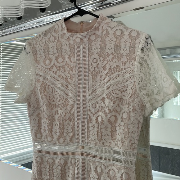 Lace short sleeved dress - Picture 12 of 16